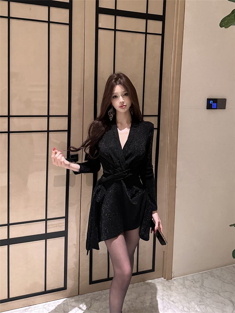 실사 레트로 섹시함 유럽과 미국 핫걸 V넥 스트랩 높음 트임 반짝임 허리 수축 슬림해 보이는 여성 드레스 상세 이미지 2