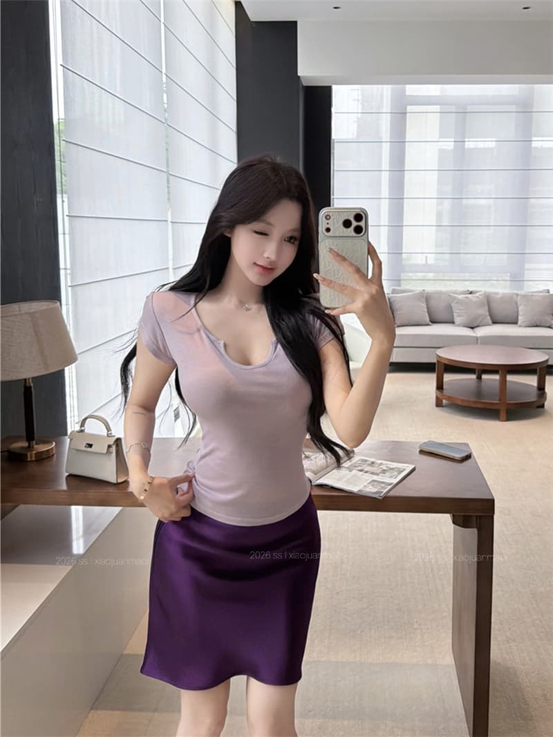 실사 여름 레트로 섹시함 V넥 반팔 몸매 가꾸기 슬림해 보이는 티셔츠 맨위 품격 아세트산 반신 치마 세트 여성 상세 이미지 3
