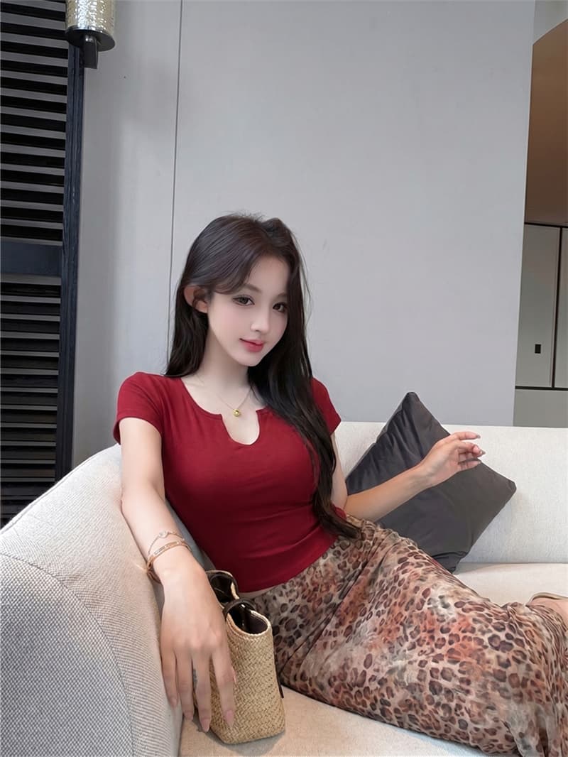 실사 여름 레트로 섹시함 V넥 반팔 몸매 가꾸기 슬림해 보이는 티셔츠 맨위 품격 아세트산 반신 치마 세트 여성 상세 이미지 4