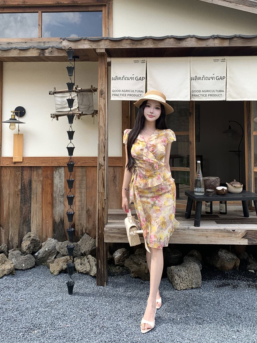 실사 여름 섹시함 V넥 프릴 스트랩 짧은 셔츠 반신 중간 스커트 타이트 스커트 치마 세트 여성 이미지 4