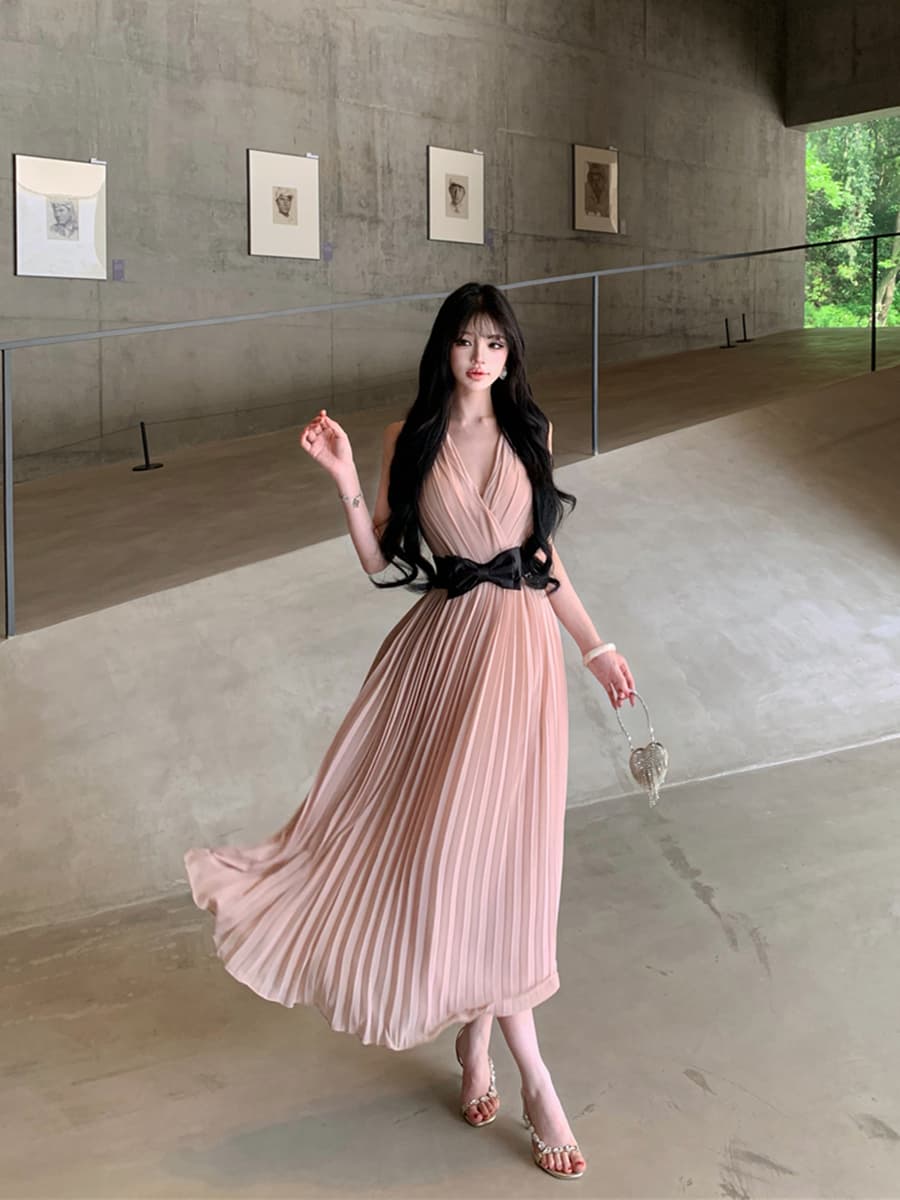 실사 레트로 섹시함 V넥 허리 수축 슬림해 보이는 나비 매듭 벨트 플리츠 민소매 드레스 롱 스커트 여성