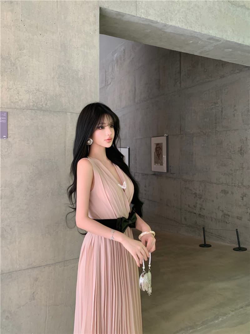 실사 레트로 섹시함 V넥 허리 수축 슬림해 보이는 나비 매듭 벨트 플리츠 민소매 드레스 롱 스커트 여성 상세 이미지 10
