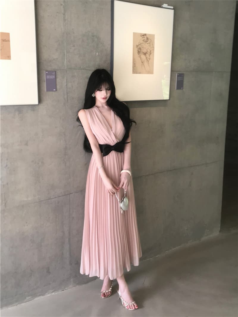 실사 레트로 섹시함 V넥 허리 수축 슬림해 보이는 나비 매듭 벨트 플리츠 민소매 드레스 롱 스커트 여성 상세 이미지 17