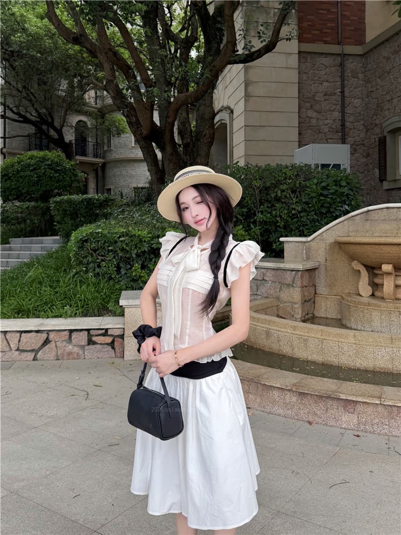 실사 여름 나비 넥타이 작은 날다 소매 셔츠 맨위 흑인과 백인 배색 와이드 허리 머리 반신 치마 세트 여성 상세 이미지 14
