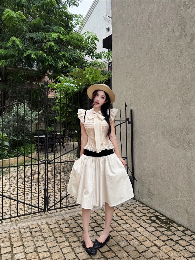 실사 여름 나비 넥타이 작은 날다 소매 셔츠 맨위 흑인과 백인 배색 와이드 허리 머리 반신 치마 세트 여성 상세 이미지 17