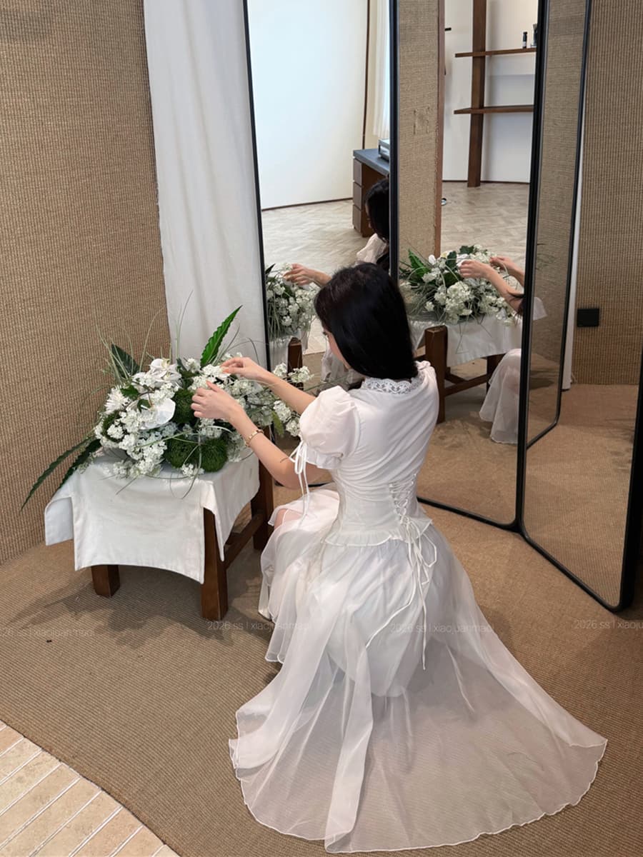 실사 여름 섹시함 V넥 거품 소매 뒤로 스트랩 슬림해 보이는 셔츠 불규칙 다용도 반신 치마 세트 여성 이미지 4