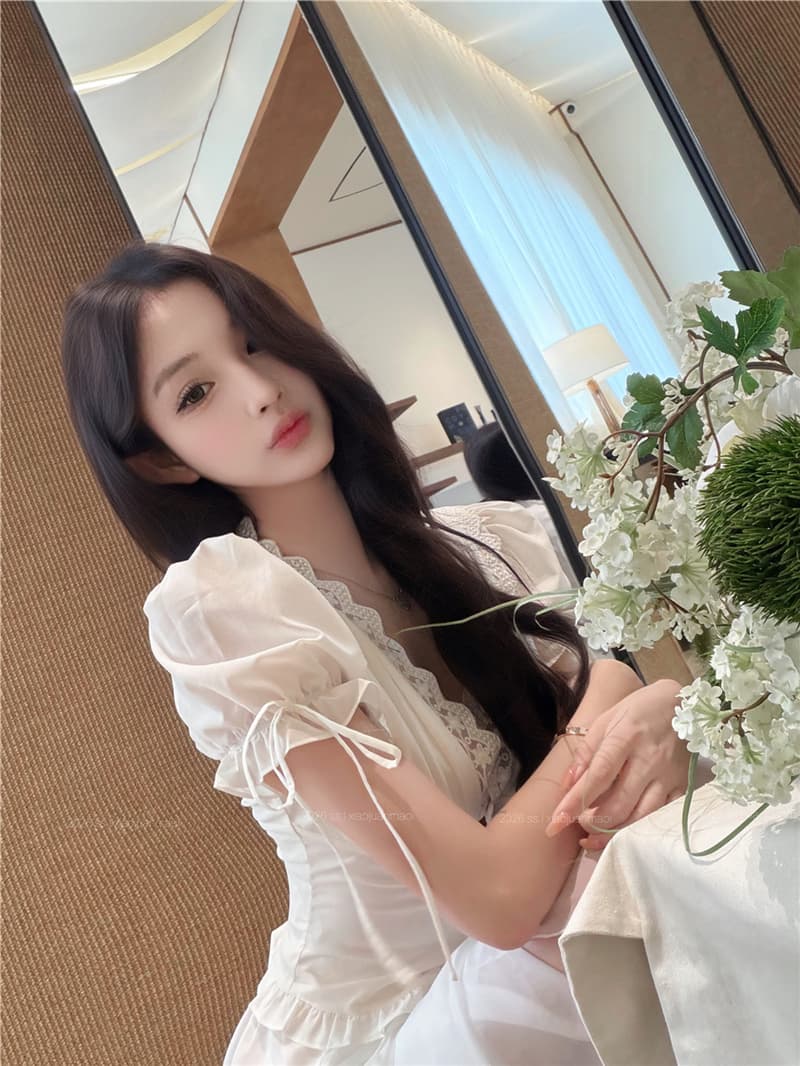 실사 여름 섹시함 V넥 거품 소매 뒤로 스트랩 슬림해 보이는 셔츠 불규칙 다용도 반신 치마 세트 여성 상세 이미지 6