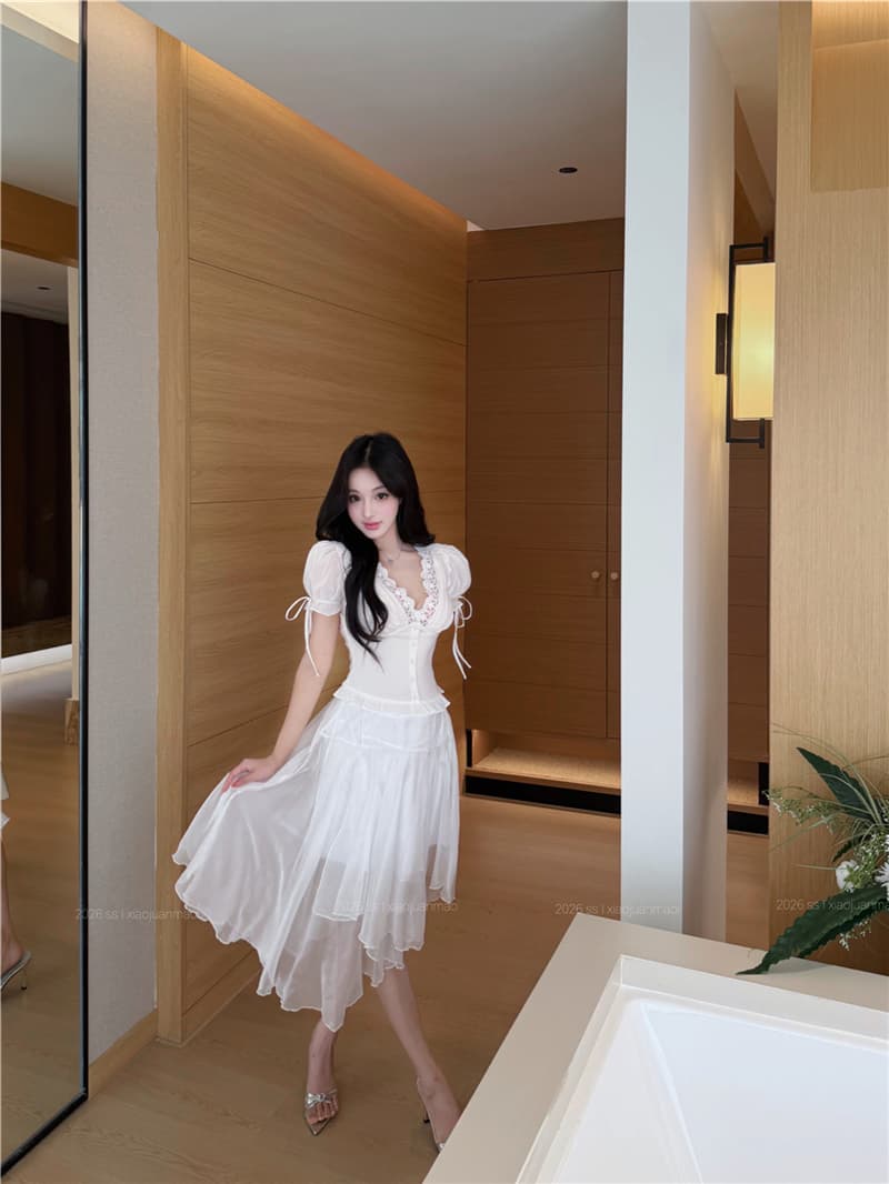 실사 여름 섹시함 V넥 거품 소매 뒤로 스트랩 슬림해 보이는 셔츠 불규칙 다용도 반신 치마 세트 여성 상세 이미지 12