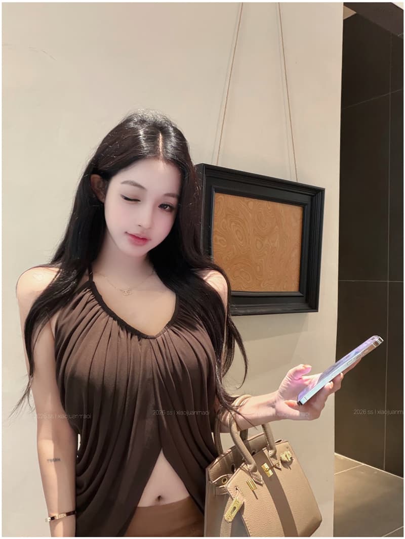 실사 여름 레트로 섹시함 핫걸 행침 목 펌프 Pleat 맨위 커피 색상 타이트 스커트 반신 치마바지 세트 여성 상세 이미지 8