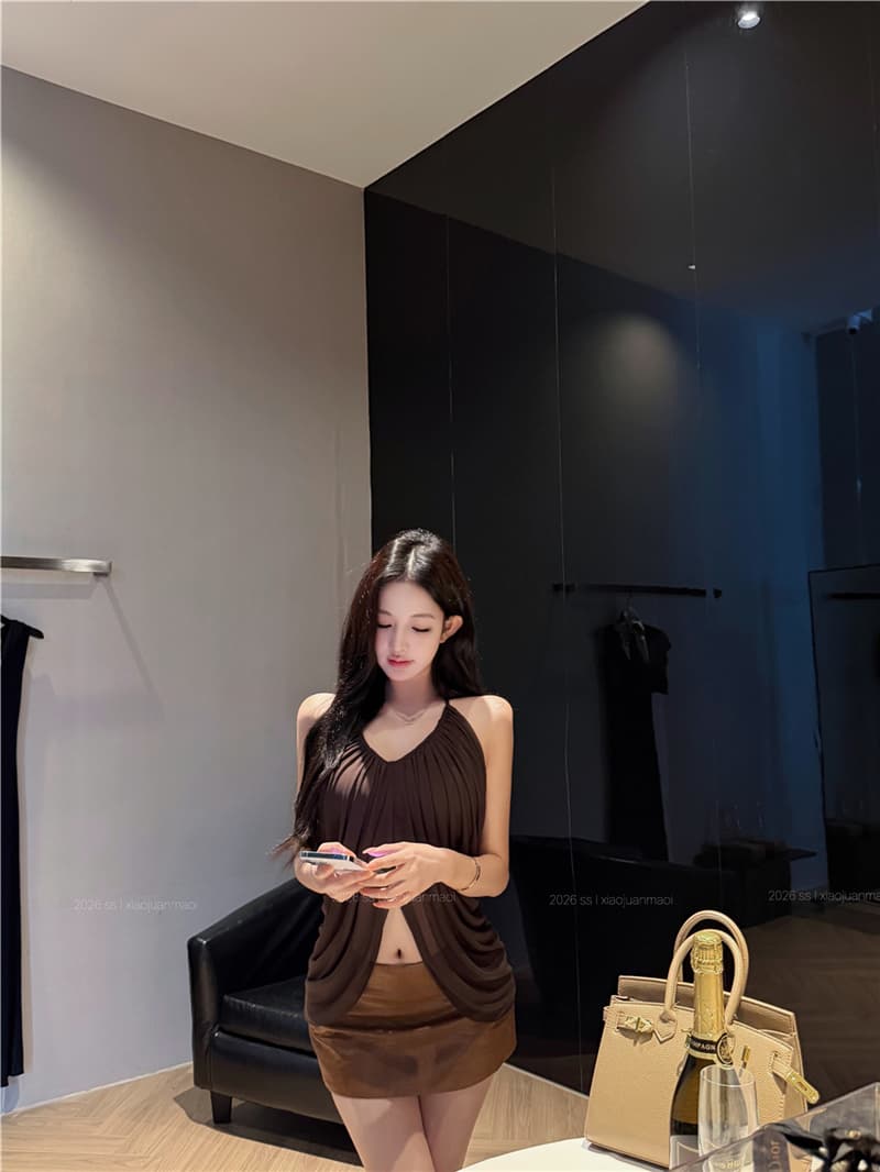 실사 여름 레트로 섹시함 핫걸 행침 목 펌프 Pleat 맨위 커피 색상 타이트 스커트 반신 치마바지 세트 여성 상세 이미지 11
