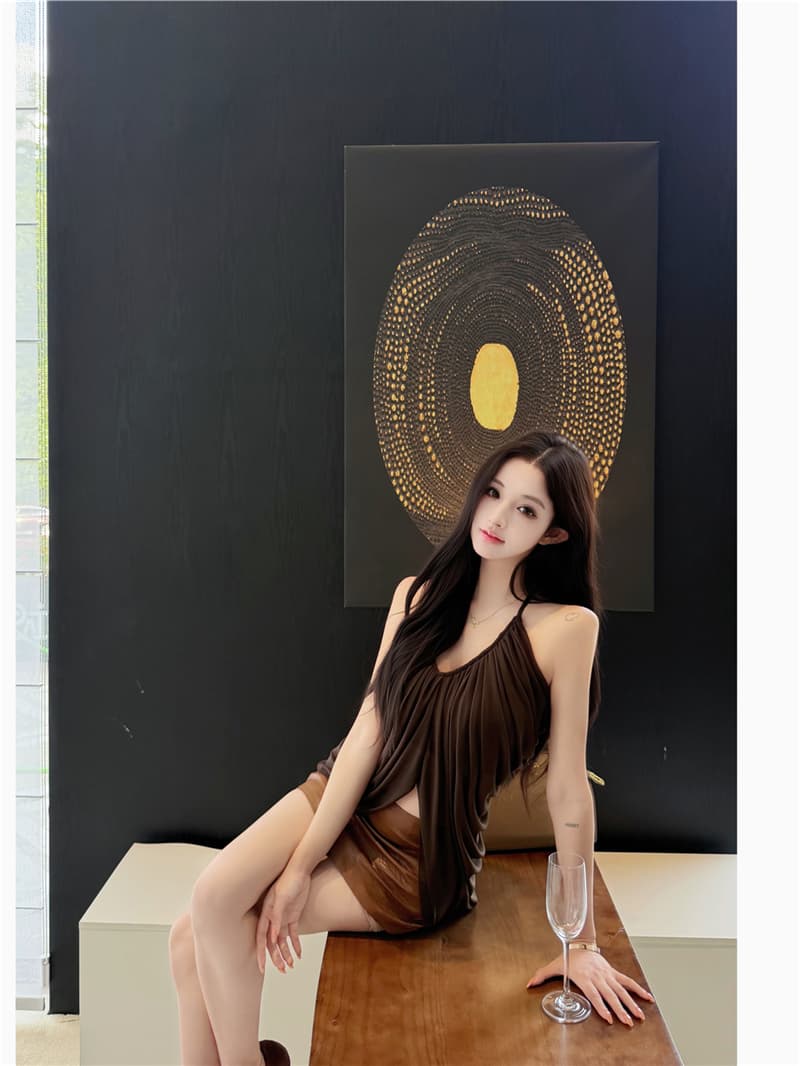 실사 여름 레트로 섹시함 핫걸 행침 목 펌프 Pleat 맨위 커피 색상 타이트 스커트 반신 치마바지 세트 여성 상세 이미지 13
