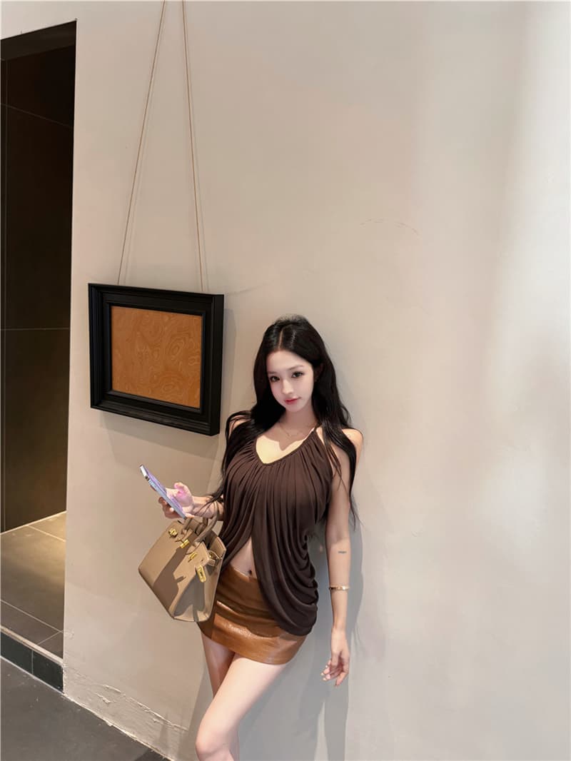 실사 여름 레트로 섹시함 핫걸 행침 목 펌프 Pleat 맨위 커피 색상 타이트 스커트 반신 치마바지 세트 여성 상세 이미지 15