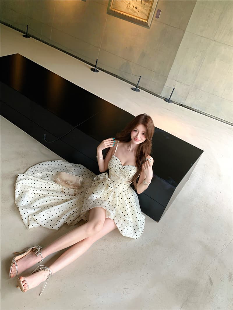 실사 여름 섹시함 품격 꼬집기 허리 레이스 조각 휴가 민소매 슬립 드레스 도트 무늬 끌기 꼬리 치마 여성 상세 이미지 13