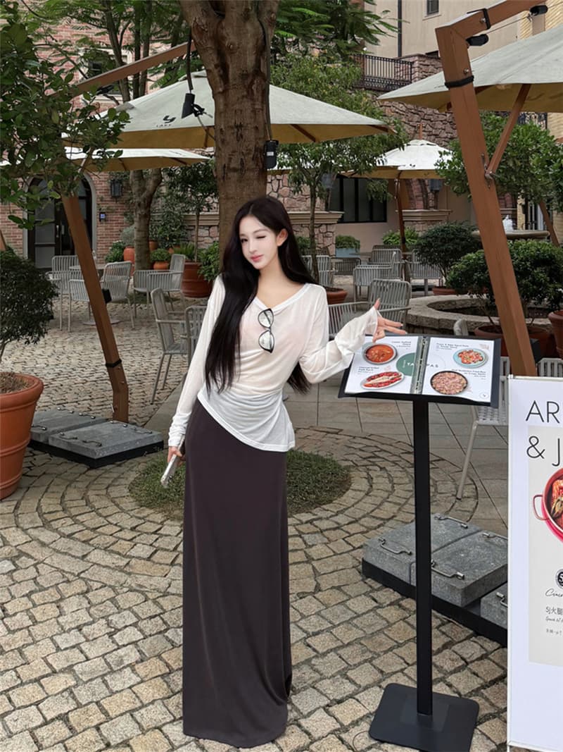 실사 이른 가을 레트로 섹시함 느긋한 비스듬한 어깨 긴팔 티셔츠 도루 센스 슬림해 보이는 반신 스커트 롱 스커트 세트 여성 상세 이미지 1