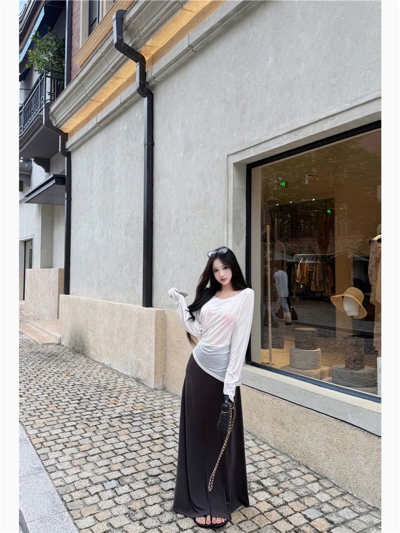 실사 이른 가을 레트로 섹시함 느긋한 비스듬한 어깨 긴팔 티셔츠 도루 센스 슬림해 보이는 반신 스커트 롱 스커트 세트 여성 상세 이미지 10