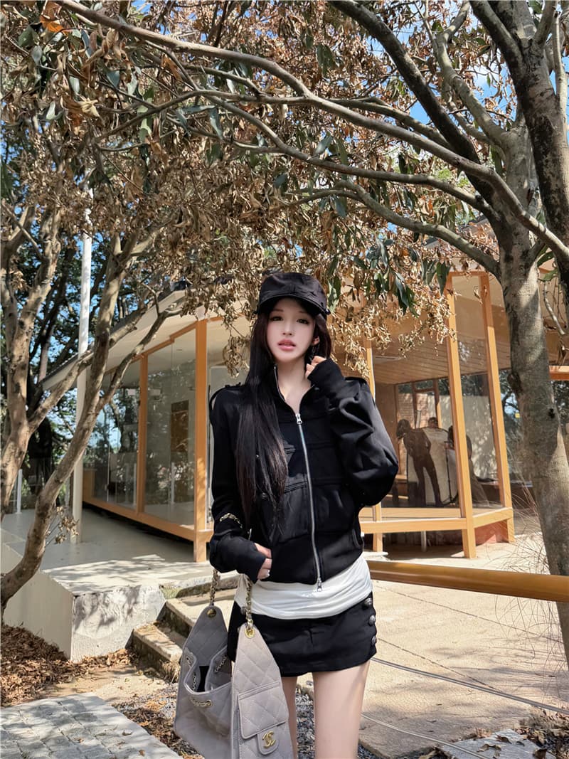 실사 가을 의상 레트로 섹시함 검정색 한 부서 나폴레옹 카디건 코트 반신 바지 티셔츠 세 조각 여성 세트 상세 이미지 10