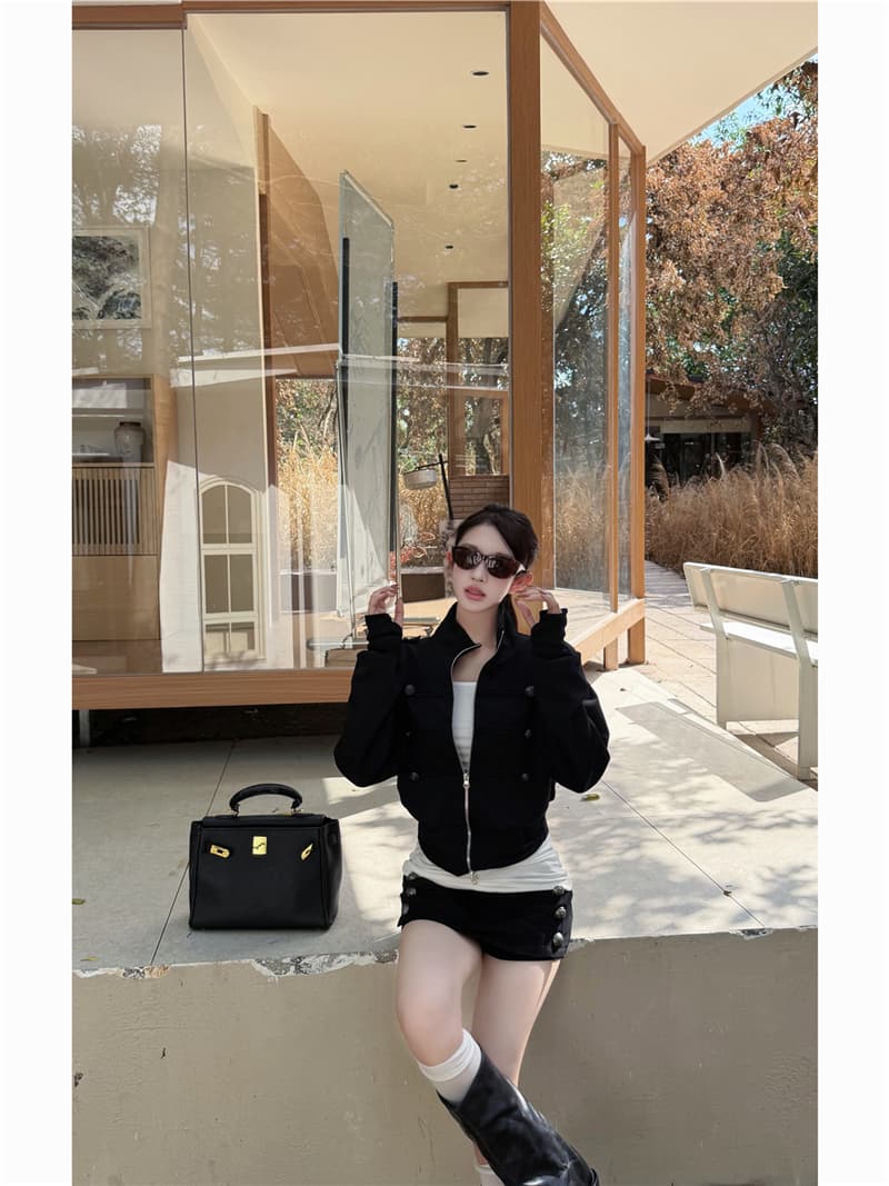 실사 가을 의상 레트로 섹시함 검정색 한 부서 나폴레옹 카디건 코트 반신 바지 티셔츠 세 조각 여성 세트 상세 이미지 14
