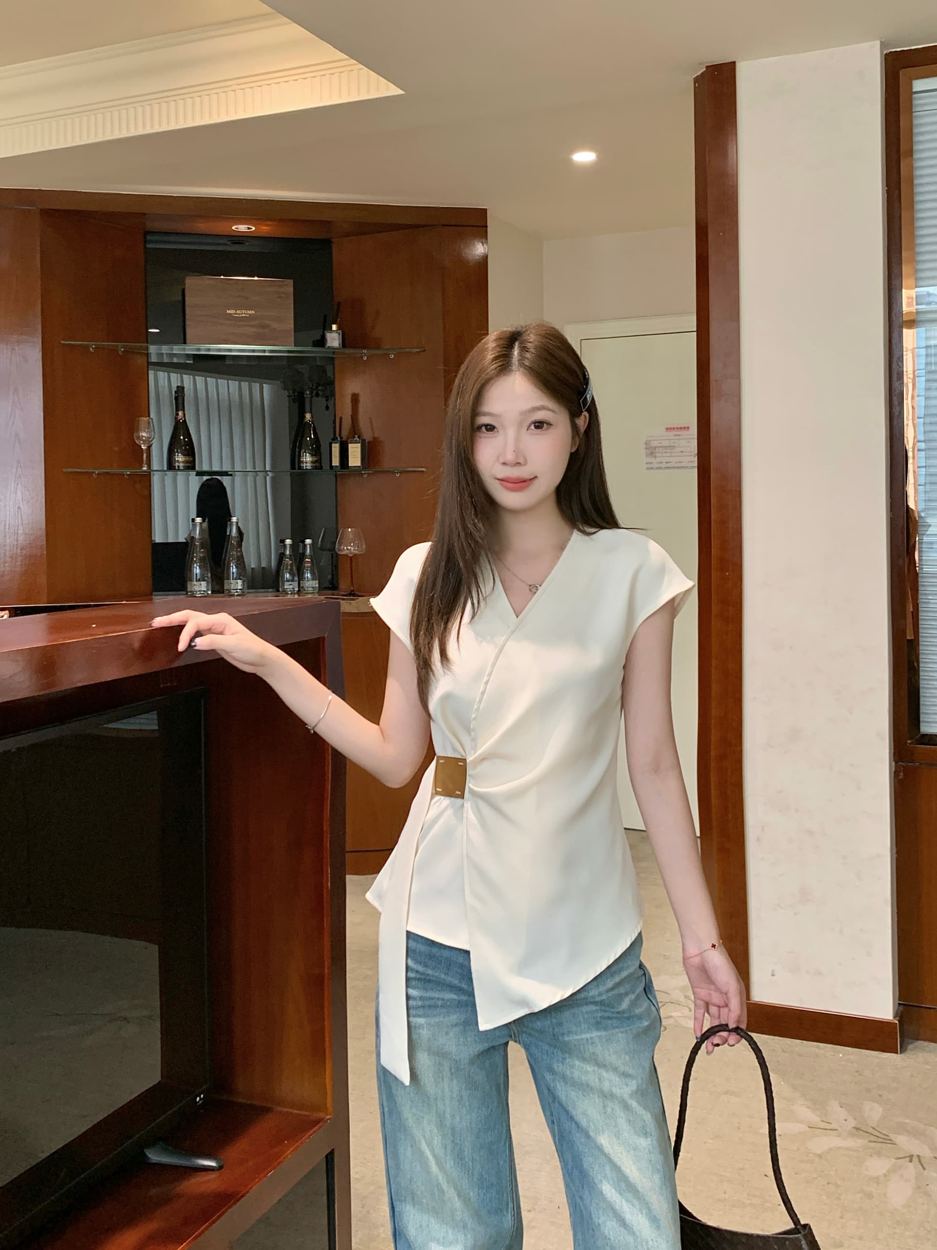 실사 빅 사이즈 여름 새로운 몸매 가꾸기 슬림해 보이는 맨위 출퇴근 패션 다용도 V넥 반팔 여성 셔츠 8022 상세 이미지 10
