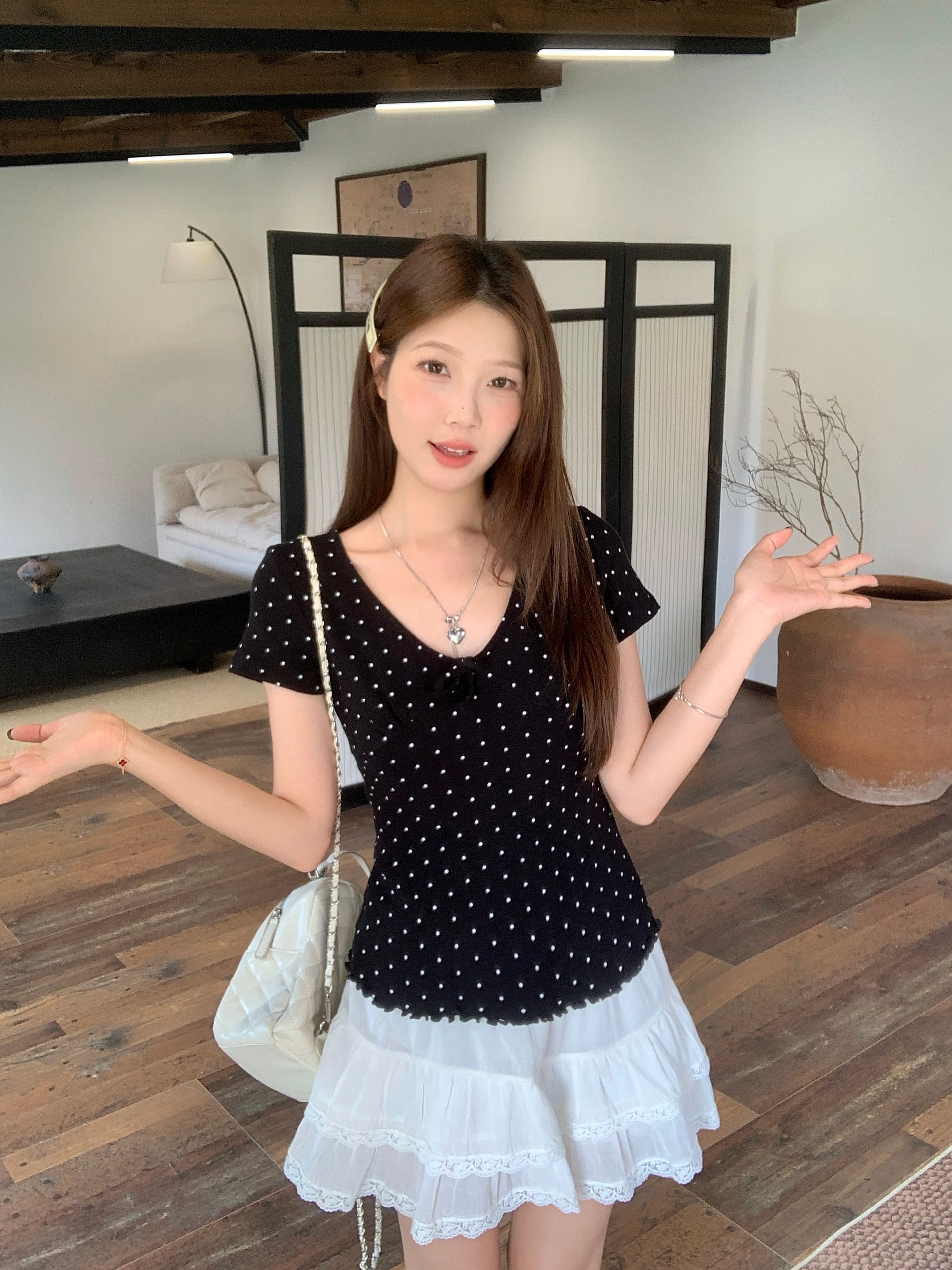 실사 빅 사이즈 품격 슬림해 보이는 V넥 다용도 여름 디자인 센스 도트 무늬 프랑스식 반팔 맨위 여성 8028 상세 이미지 12