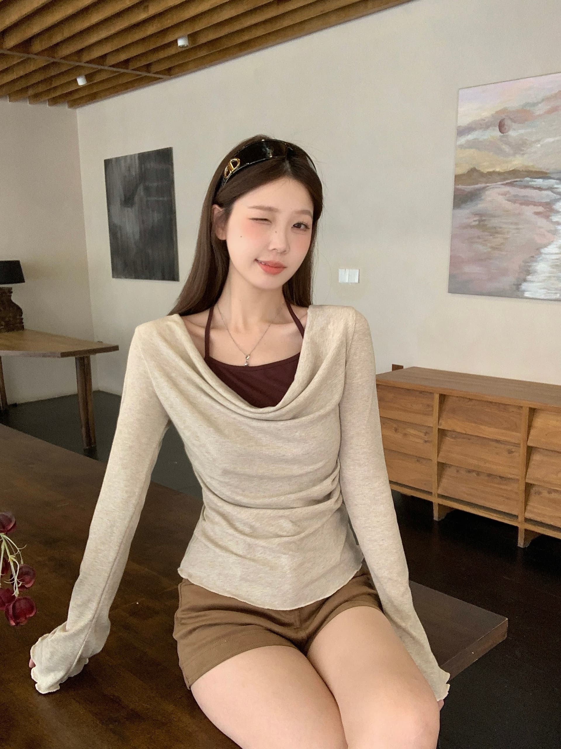 실사 빅 사이즈 지방 mm 흔들다 칼라 디자인 센스 페이크 레이어드 긴팔 티셔츠 여성 가을 섹시함 핫걸 바람 맨위 6082