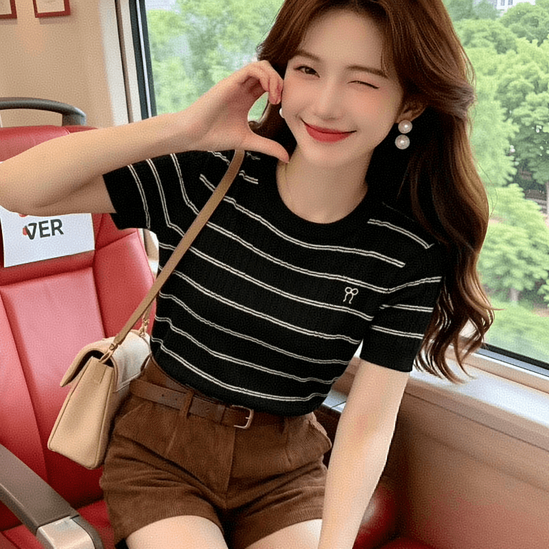 캐주얼 바람 자수 나비 매듭 스트라이프 꽈배기 반팔 얼음 실크 니트 스웨터 여성 2026 년 여름 새로운 다용도 와이드 상세 이미지 3