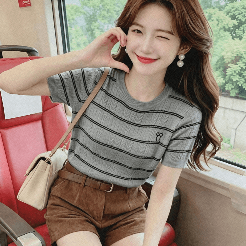 캐주얼 바람 자수 나비 매듭 스트라이프 꽈배기 반팔 얼음 실크 니트 스웨터 여성 2026 년 여름 새로운 다용도 와이드 상세 이미지 6