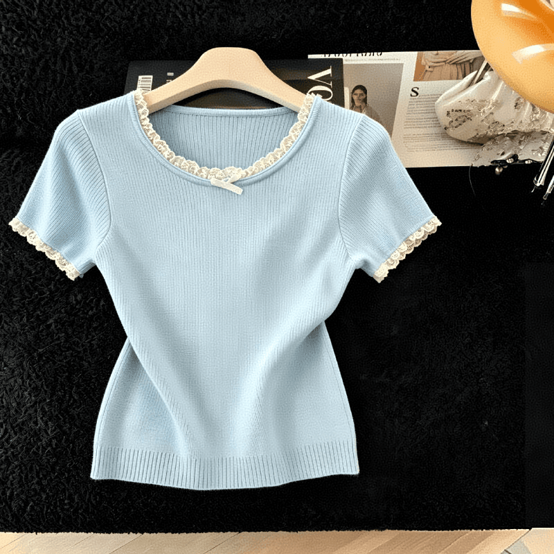 한 부서 레이스 조각 라운드 넥 얼음 실크 반팔 티셔츠 여성 2026 여름 새로운 나비 매듭 긍정적 인 어깨 의류 티셔츠
