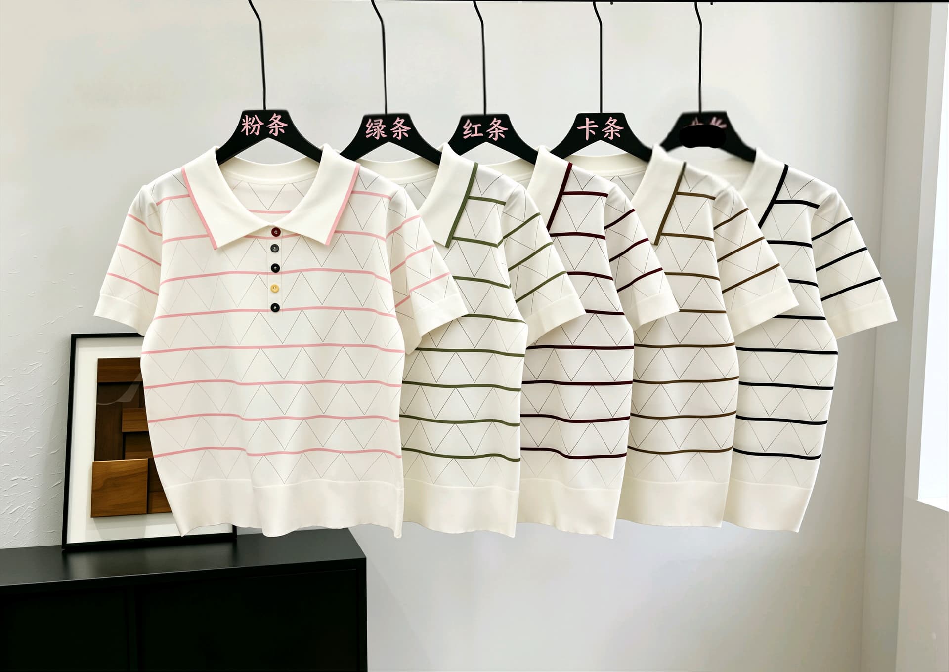한국 스타일 디자인 센스 홀로우 아웃 패션 스트라이프 POLO 칼라 반팔 부서 버클 니트 스웨터 여성 느슨함 슬림해 보이는 맨위 풀오버 상세 이미지 4