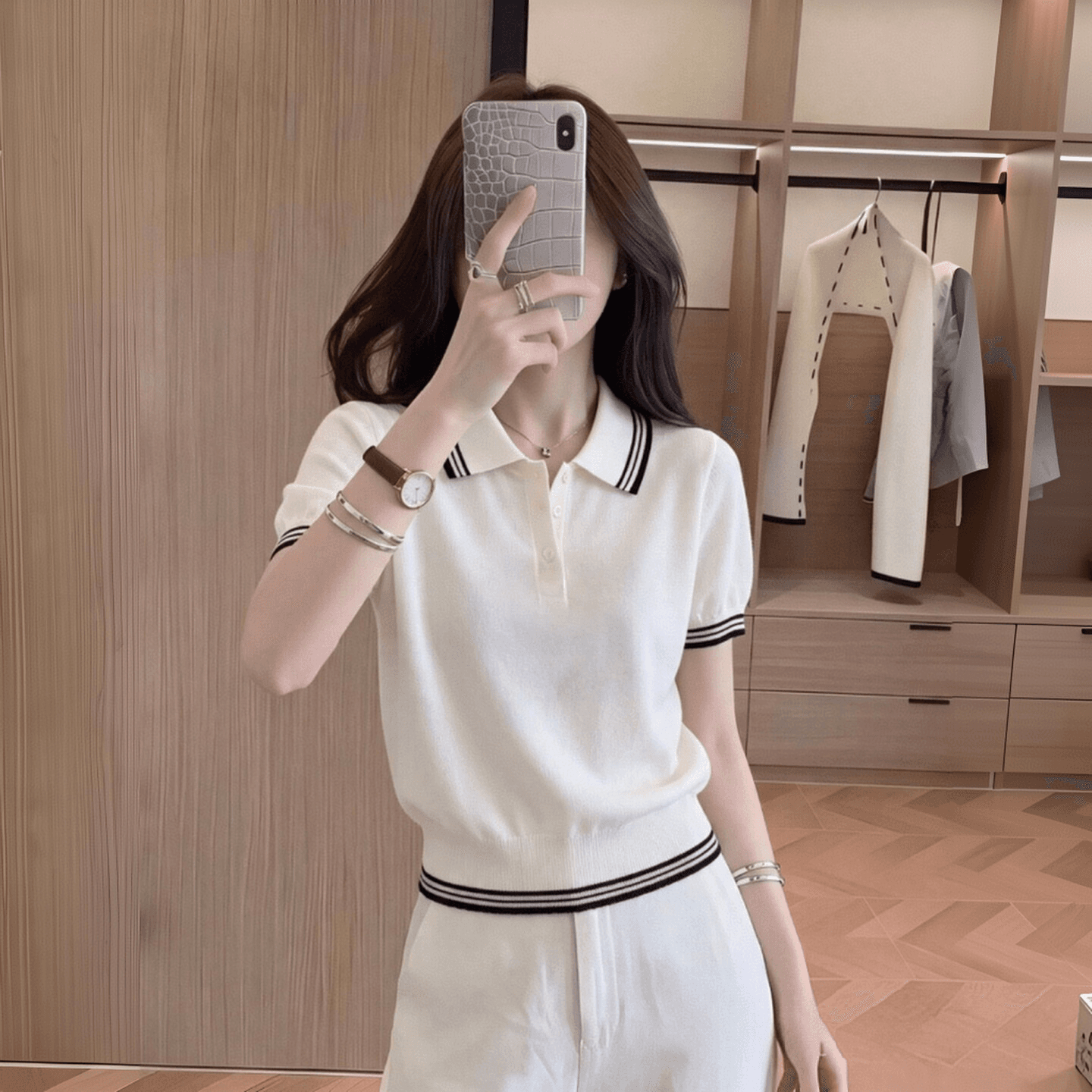 실사 여름 새로운 폴로 칼라 얼음 실크 티셔츠 여성 뜨개질 반팔 작은 샤넬 스타일 단추 디자인 센스 연령 감소 기본 셔츠 상세 이미지 4