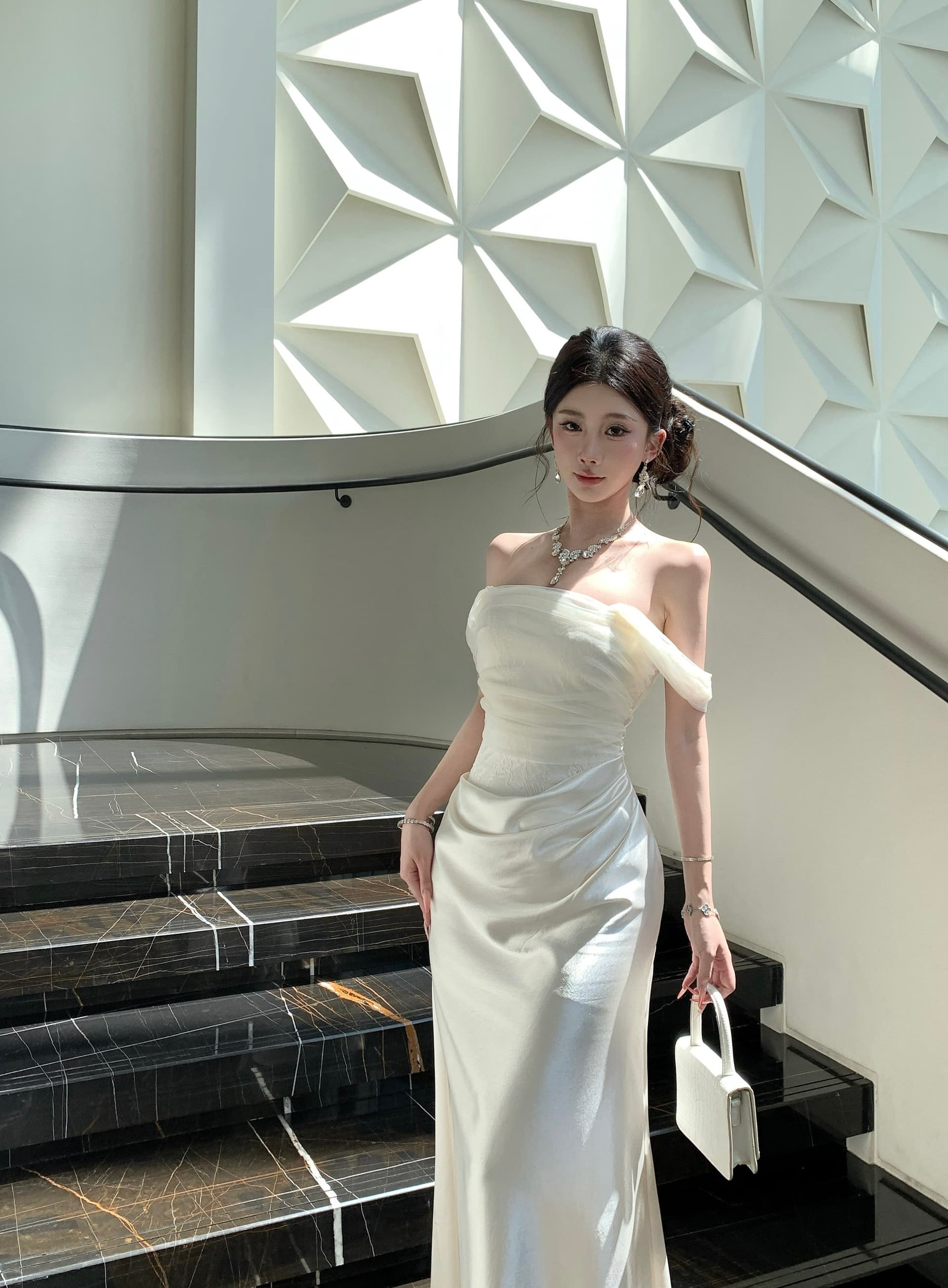 실사 정가 빛 럭셔리 우아함 바람 새틴 튜브탑 여성 드레스 레이스 조각 허리 수축 드레스 상세 이미지 3