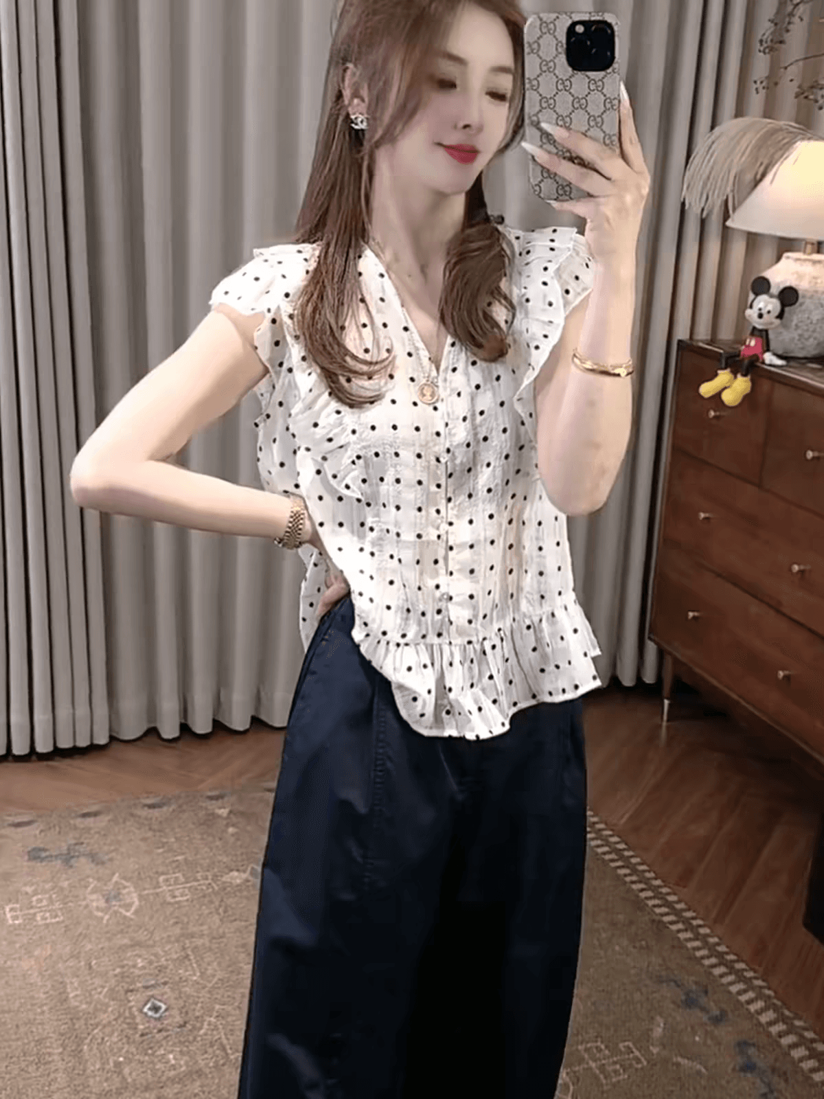 프랑스식 품격 연꽃 잎 소매 도트 무늬 V넥 여성 셔츠 2026 여름 새로운 패션 다용도 슬림해 보이는 연령 감소 작은 셔츠 상세 이미지 5