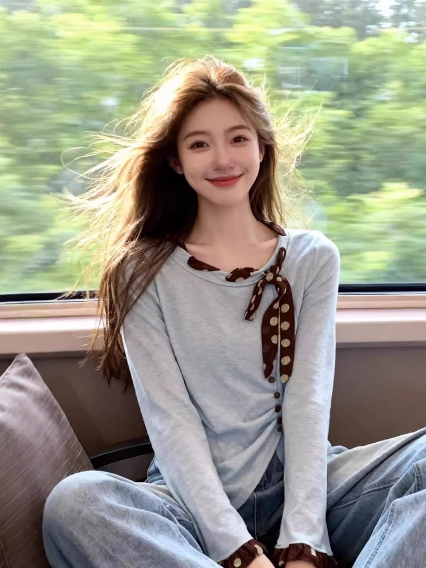 하늘색 배색 리본 티셔츠 여성 봄과 가을 도트 무늬 나비 매듭 장식 루즈핏 슬림해 보이는 캐주얼 긴팔 맨위