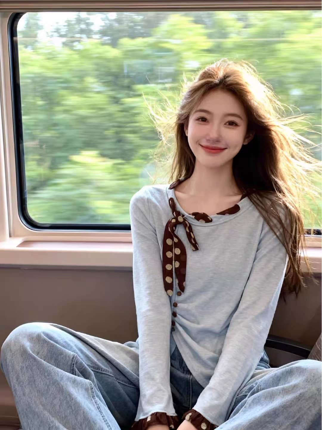 하늘색 배색 리본 티셔츠 여성 봄과 가을 도트 무늬 나비 매듭 장식 루즈핏 슬림해 보이는 캐주얼 긴팔 맨위 상세 이미지 3