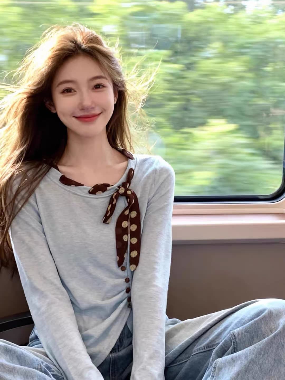 하늘색 배색 리본 티셔츠 여성 봄과 가을 도트 무늬 나비 매듭 장식 루즈핏 슬림해 보이는 캐주얼 긴팔 맨위 상세 이미지 5