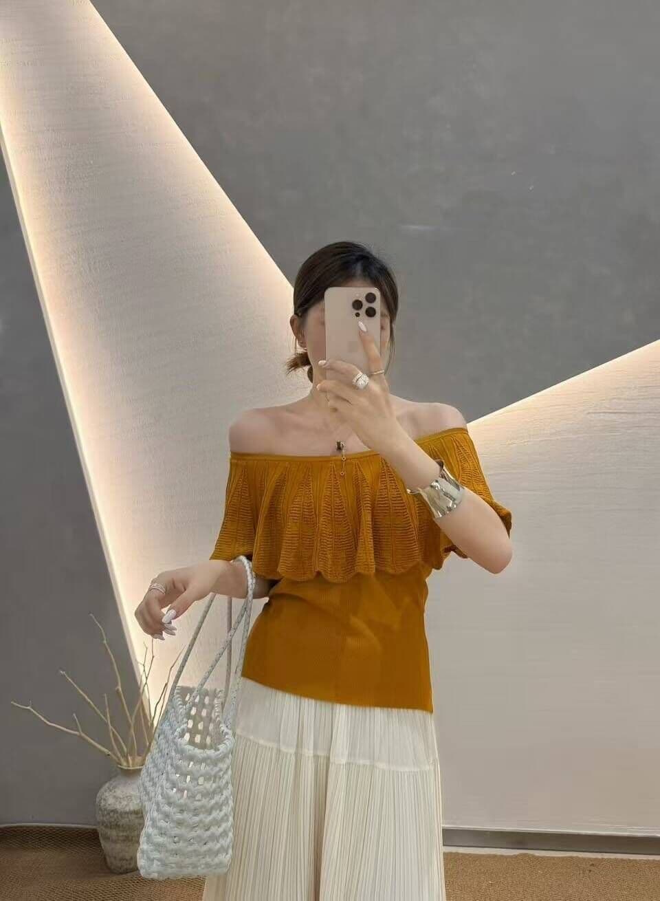 디자인 센스 작은 대중 페이크 레이어드 숄 반팔 티셔츠 여성 여름 새로운 몸매 가꾸기 슬림해 보이는 니트 스웨터 맨위