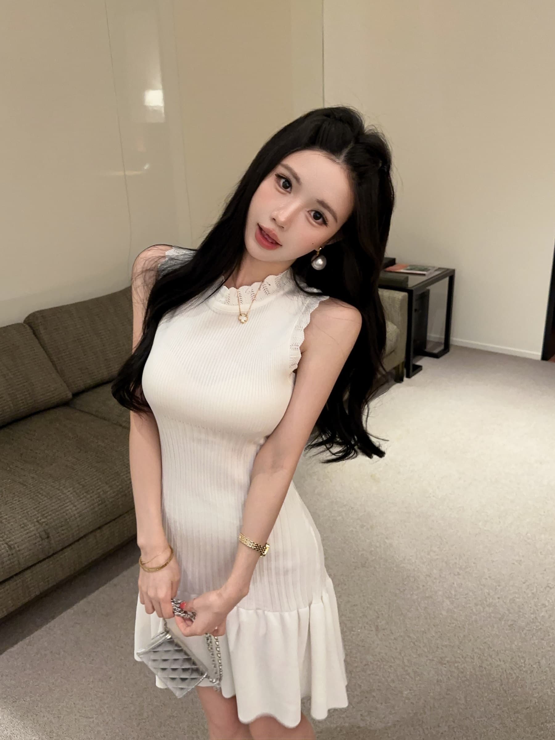 실사 정가 스탠드 칼라 허리 수축 품격 만나는 니트 드레스 상세 이미지 25