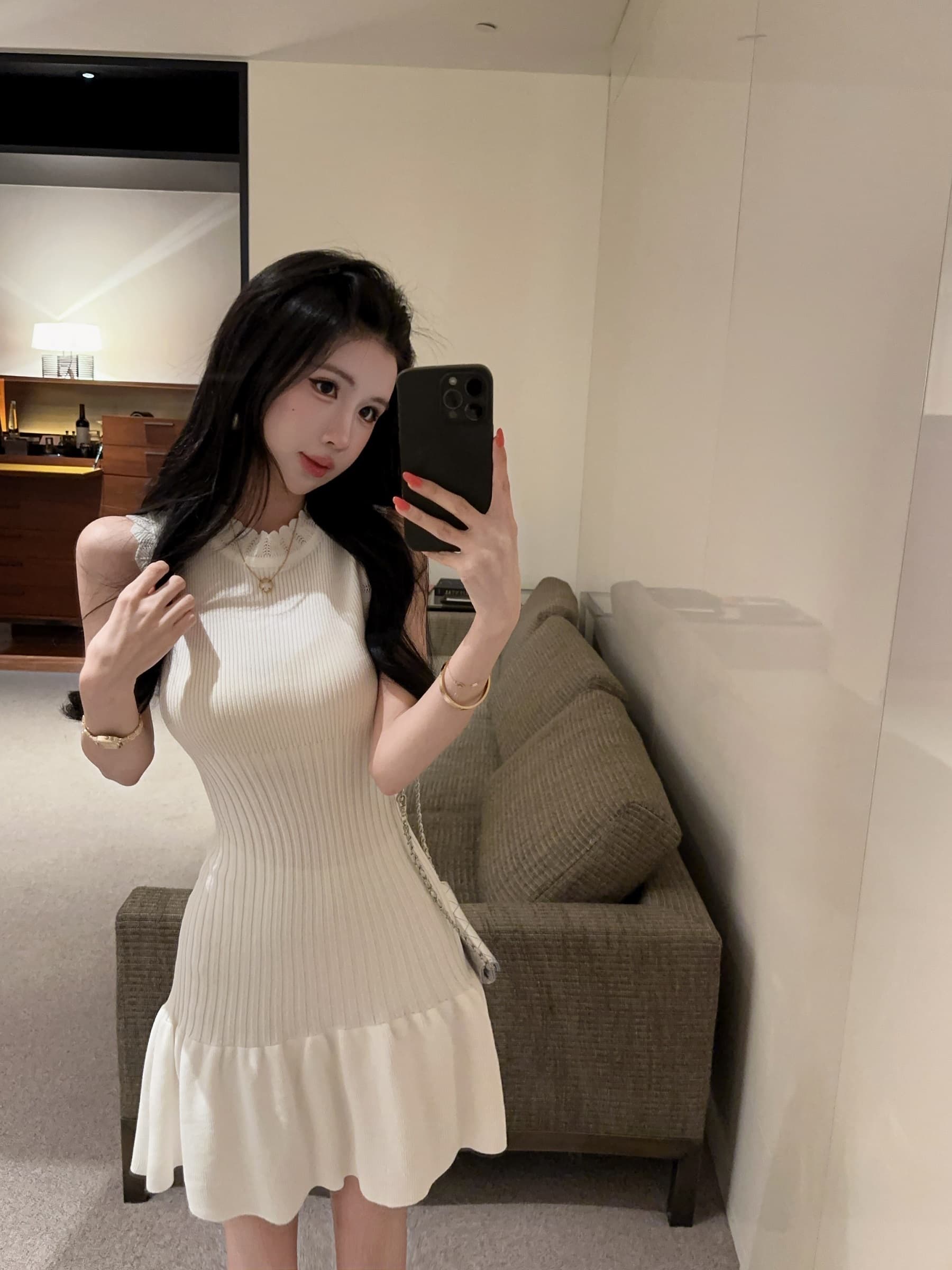 실사 정가 스탠드 칼라 허리 수축 품격 만나는 니트 드레스 상세 이미지 27