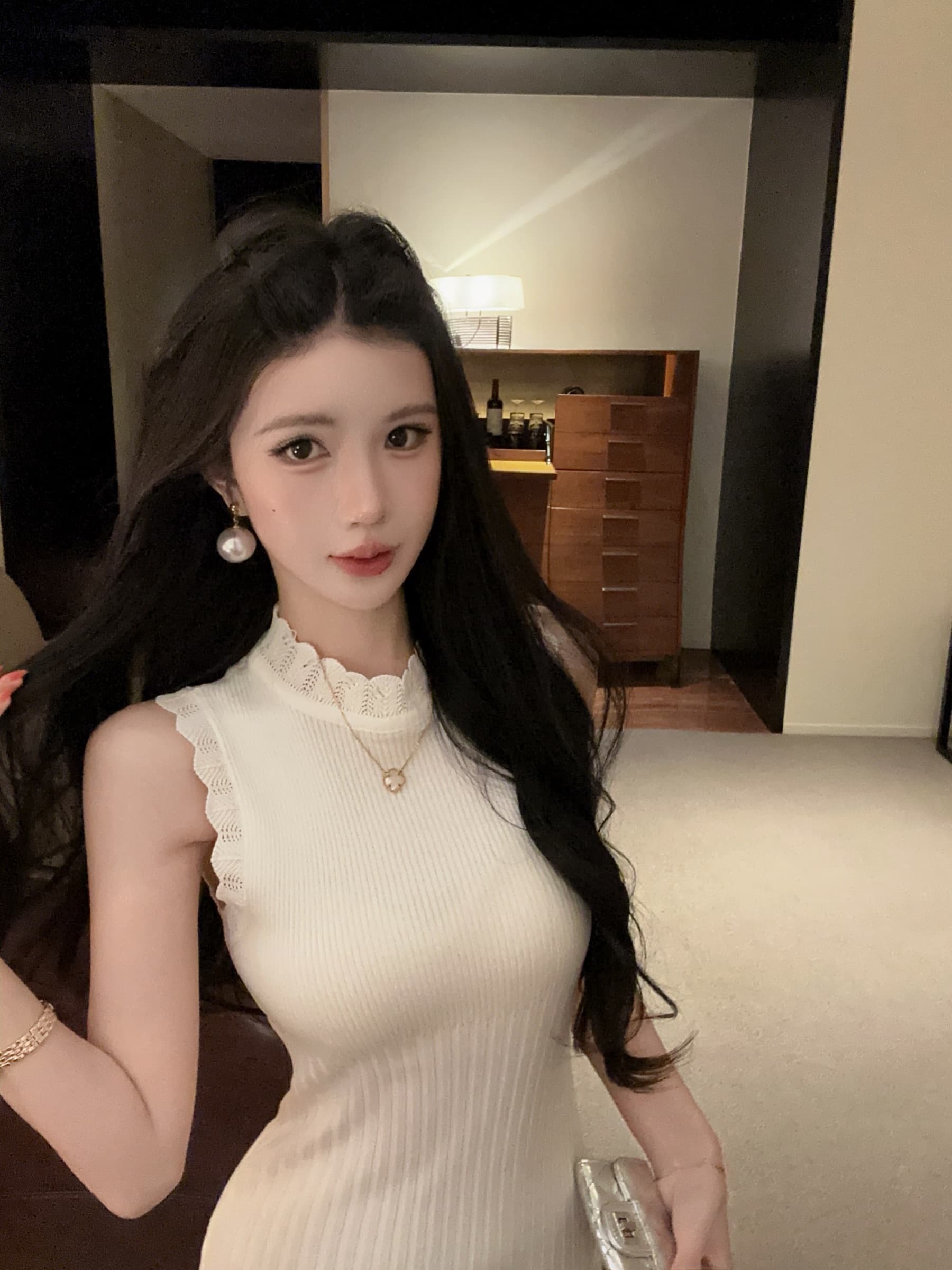 실사 정가 스탠드 칼라 허리 수축 품격 만나는 니트 드레스 상세 이미지 28