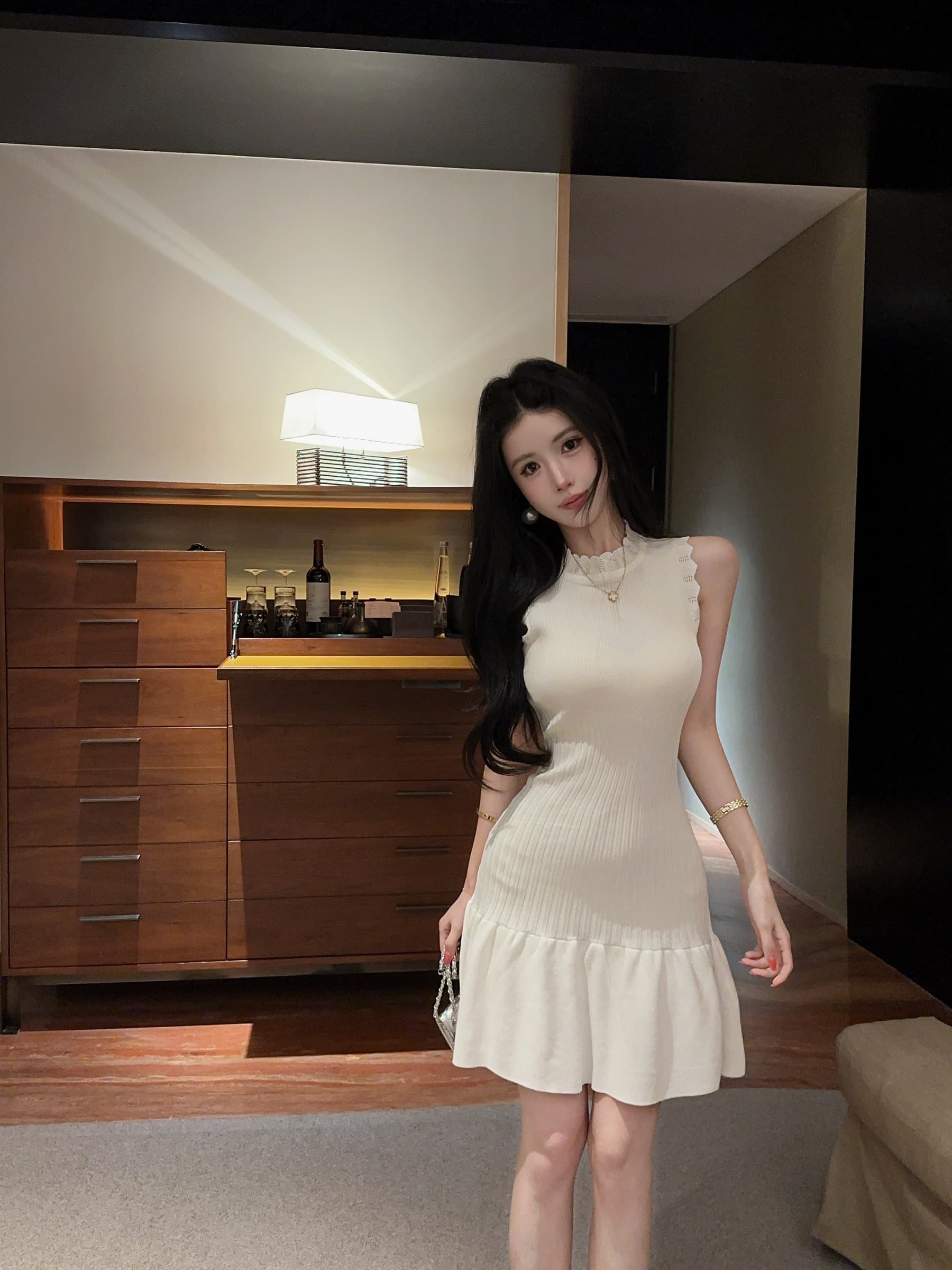 실사 정가 스탠드 칼라 허리 수축 품격 만나는 니트 드레스 상세 이미지 31