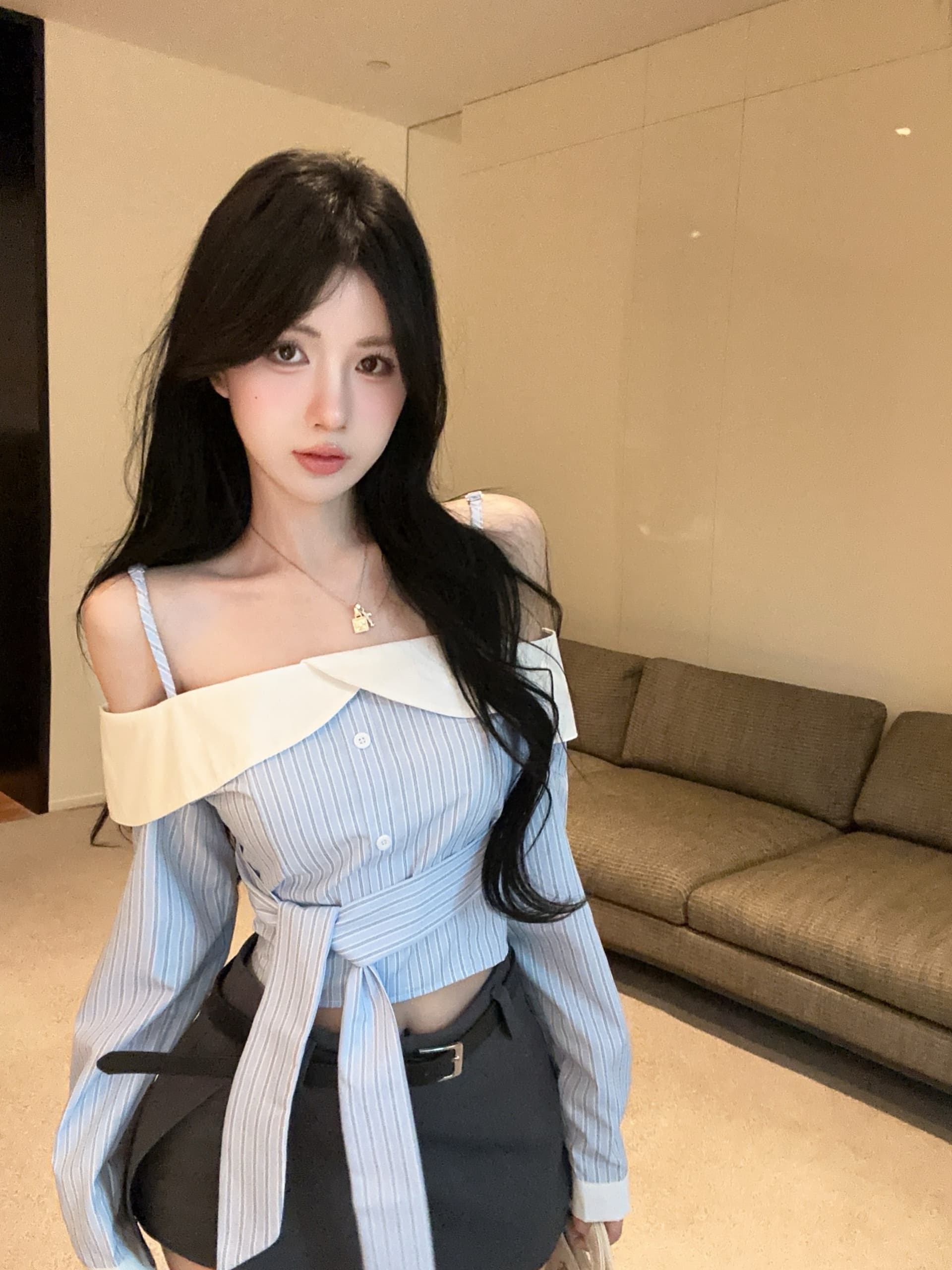 실사 정가 디자인 센스 보트넥 스트라이프 긴팔 셔츠 트임 노출 방지 반신 미니 스커트 투피스 세트