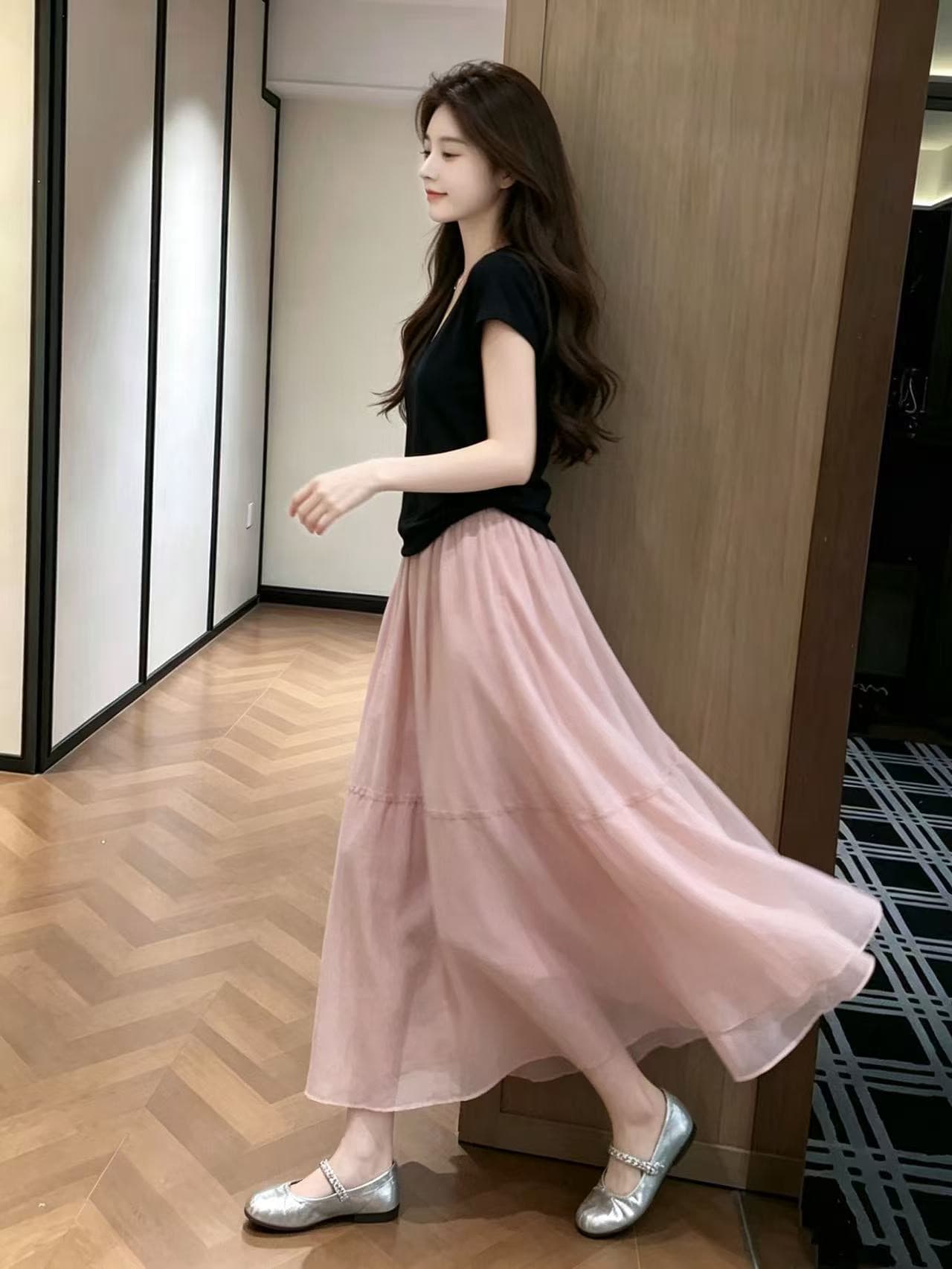 부드러운 바람 품격 몸매 가꾸기 슬림해 보이는 여름 2026 새로운 검정색 V넥 반팔 맨위 다용도 반신 치마 세트 상세 이미지 2