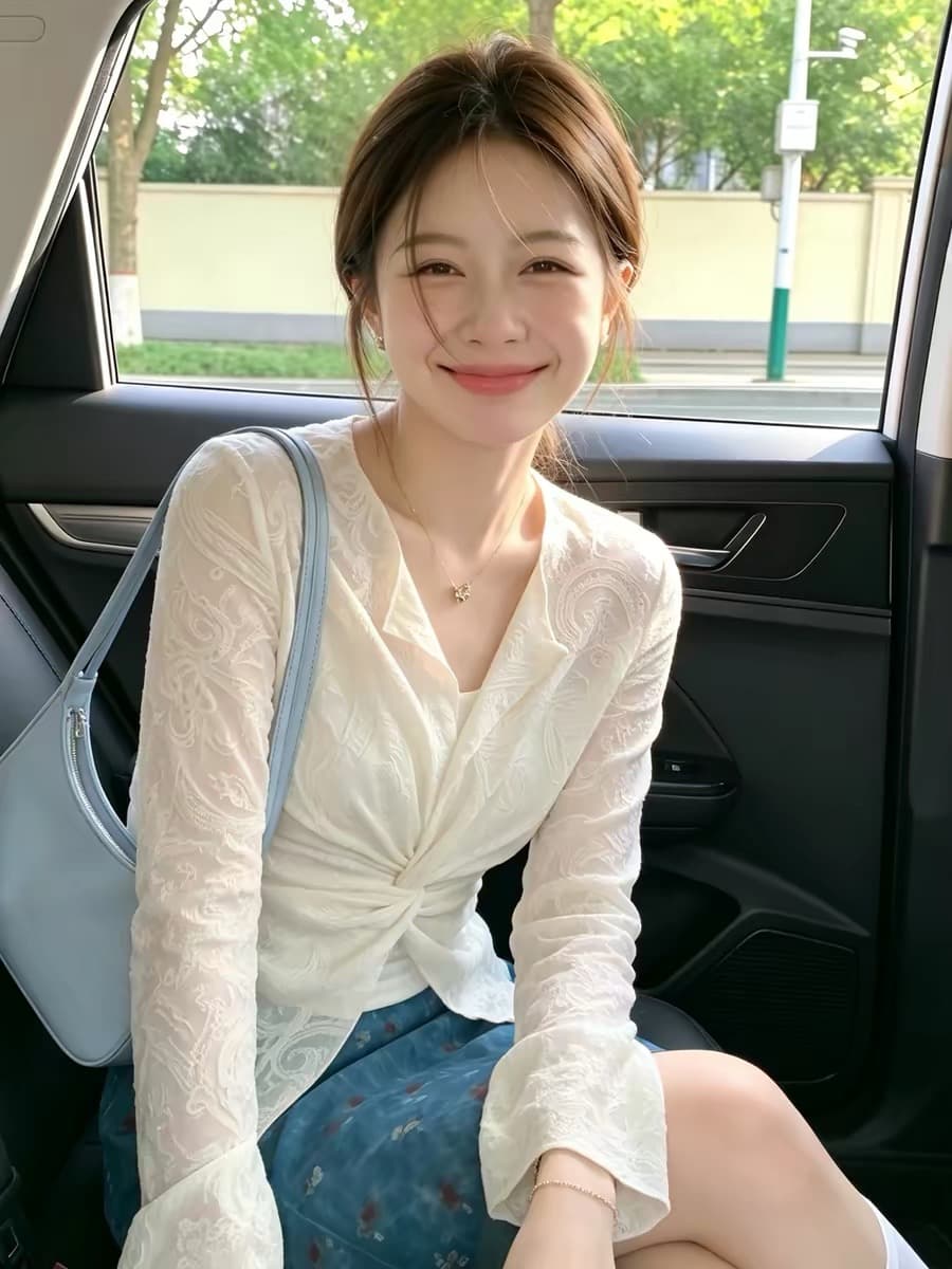 디자인 센스 베이지 색 V넥 비틀림 레이스 긴팔 티셔츠 여성 2026 새로운 여름 착용 가져 가라. 블라우스 Tulle 맨위 상세 이미지 4