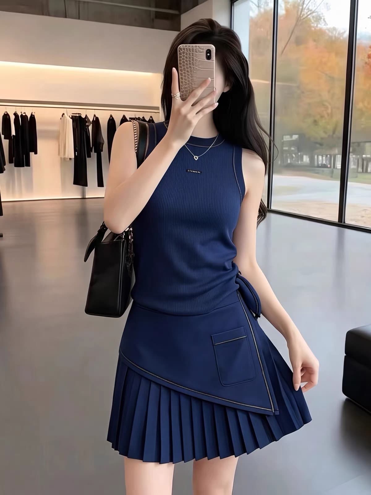 작은 키 아름다운 여성 여름 전체 집합 블루 색상 어깨 불규칙 캐미솔 플리츠 미니 스커트 투피스 슈트 상세 이미지 3