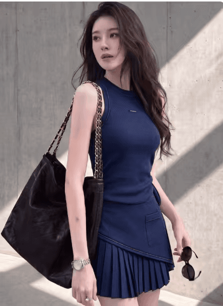 작은 키 아름다운 여성 여름 전체 집합 블루 색상 어깨 불규칙 캐미솔 플리츠 미니 스커트 투피스 슈트 상세 이미지 5