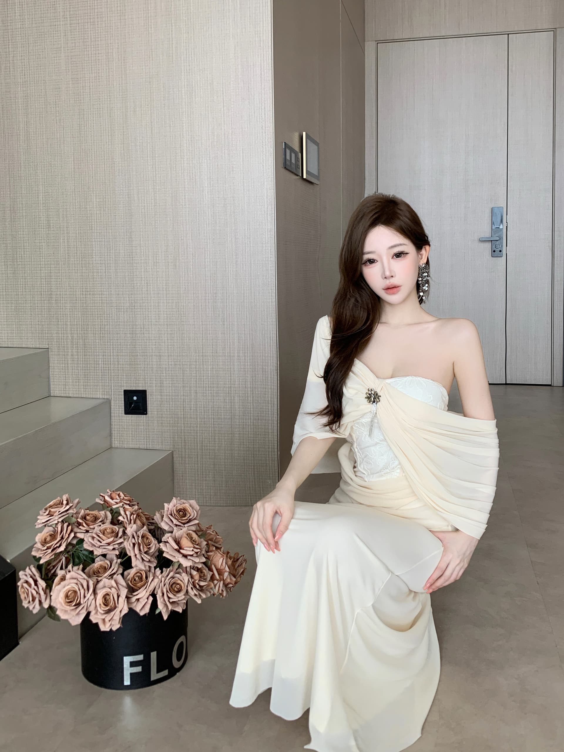 실사 프랑스식 점프 슈트 감기 풍부한 천 골드 착용 가져 가라. 성인식 예복 치마 타이트 스커트 롱 스커트 오프숄더 생일 치마 상세 이미지 8