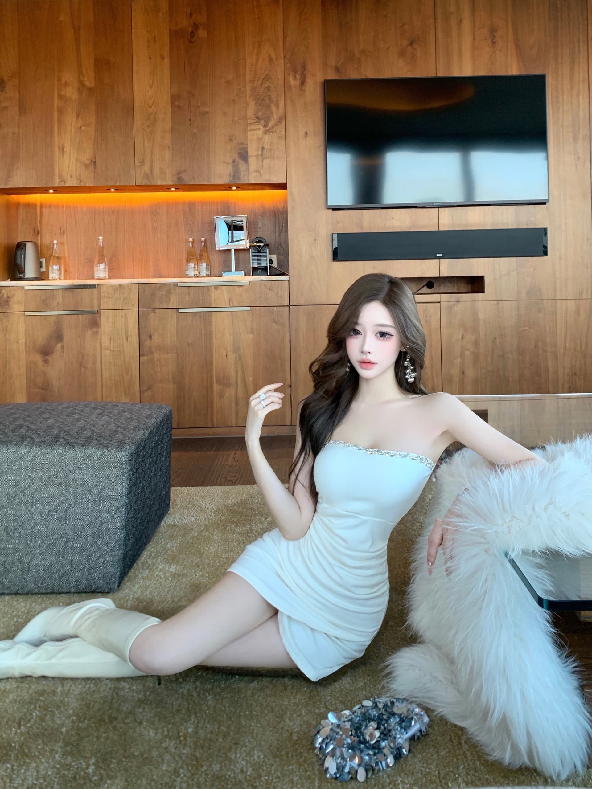 실사 2026 여름 무거운 작업 스와로브스키 체인 보트넥 튜브탑 스타일 주름 타이트 스커트 허리 수축 슬림해 보이는 드레스