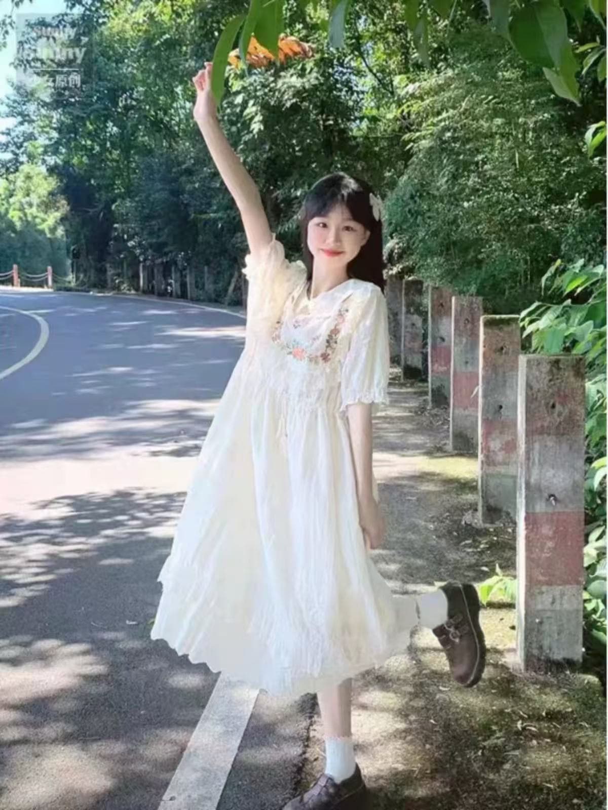 일본식 달콤함 소녀 자수 첫사랑 샤오 바이 치마 허리 수축 레이스업 반팔 프랑스식 베이비 칼라 중간 길이 드레스 상세 이미지 5
