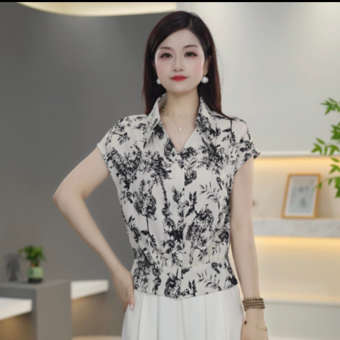 패션 프린트 반팔 여성 셔츠 여름 새로운 대양 품격 슬림해 보이는 표지 고기 V넥 엄마 캐주얼 다용도 맨위 상세 이미지 1