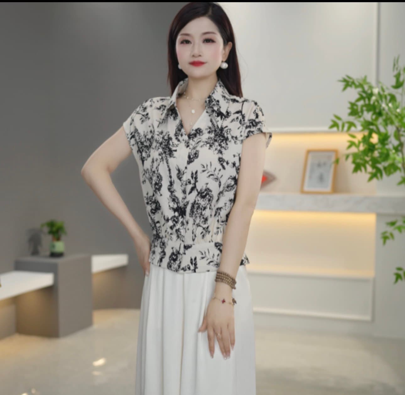 패션 프린트 반팔 여성 셔츠 여름 새로운 대양 품격 슬림해 보이는 표지 고기 V넥 엄마 캐주얼 다용도 맨위 상세 이미지 3