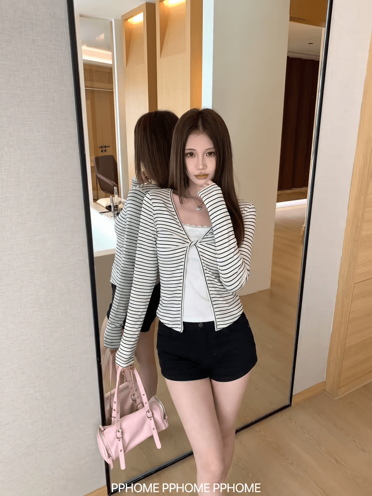 송 긍정적 인 En 흰색 배경 블랙 스트라이프 페이크 레이어드 긴팔 티셔츠 여성 여름 한 부서 몸매 가꾸기 고급 슬림해 보이는 쇼트 스타일 맨위 이미지 4